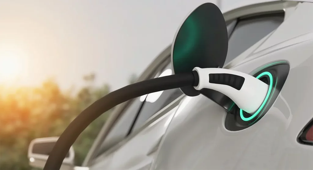 eet driver using open loop fleet payments to pay for EV charging by contactless card
