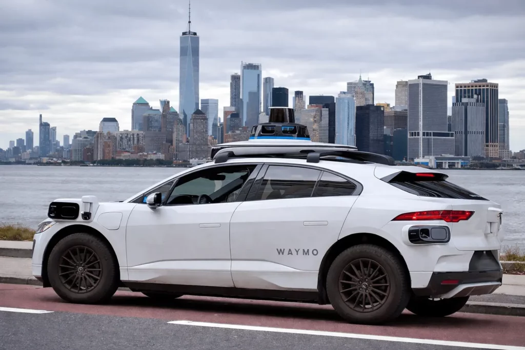 Robotaxi connectivity supporting teleoperation and QoS for autonomous vehicle fleets"