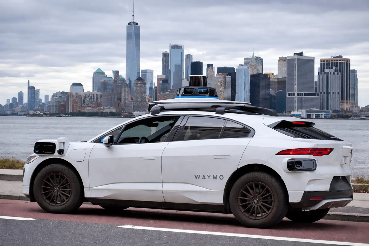 Robotaxi connectivity supporting teleoperation and QoS for autonomous vehicle fleets"